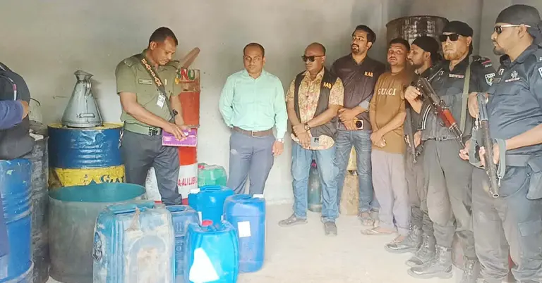 অভিযানে উদ্ধারকৃত পেট্রোল